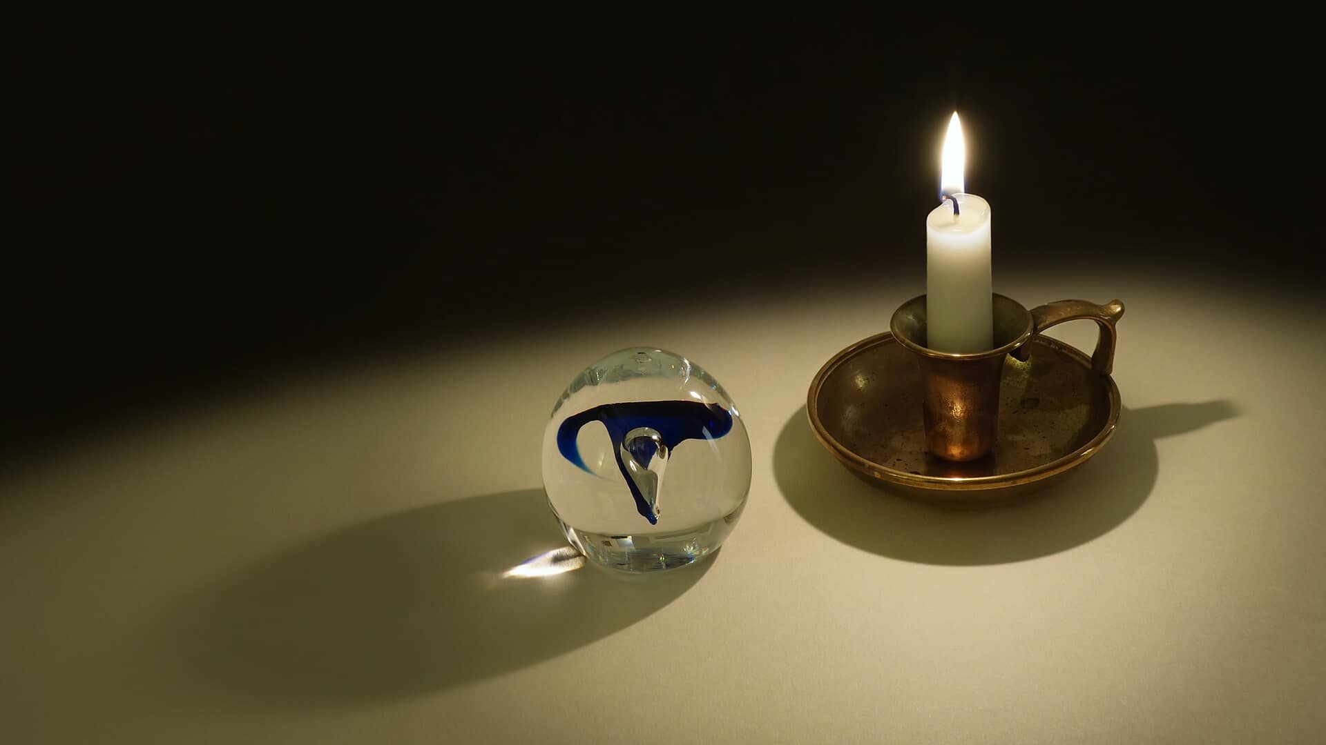 Ambiente de autocuidado com vela