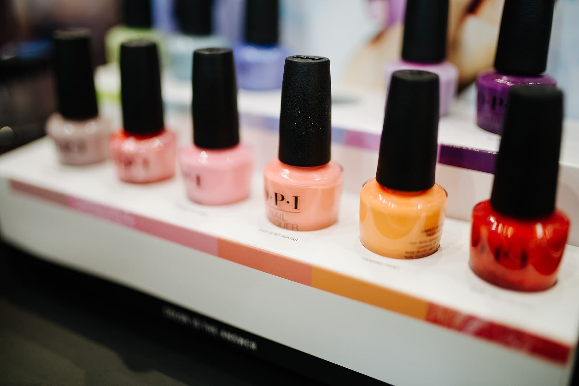 Frascos de esmalte coloridos